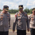 Kapolres Kobar Sambutan Kedatangan Kunjungan Kerja Wakapolda Kalteng di Bandara Iskandar