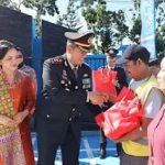 Wujud Syukur, Polres Kobar Bagikan Ratusan Sembako Gratis Untuk Masyarakat di Hari Bhayangkara