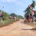 Jelang HUT ke-81 RI, Kepala Desa Basuta Raya Arahkan Warga Pasang Umbul-umbul