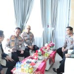 Kapolres Kobar Sambut Kedatangan Tim Kompolnas di Bandara Iskandar
