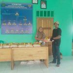 320 KK di Desa Muara Dadahup Terima Bantuan Sembako untuk Warga Terdampak Karhutla